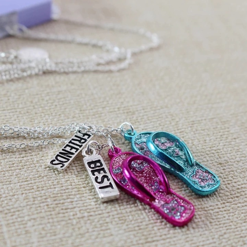Twin brothers sister friends choker